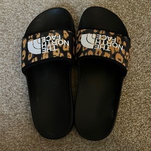 Size 9 women’s North Face Sandals